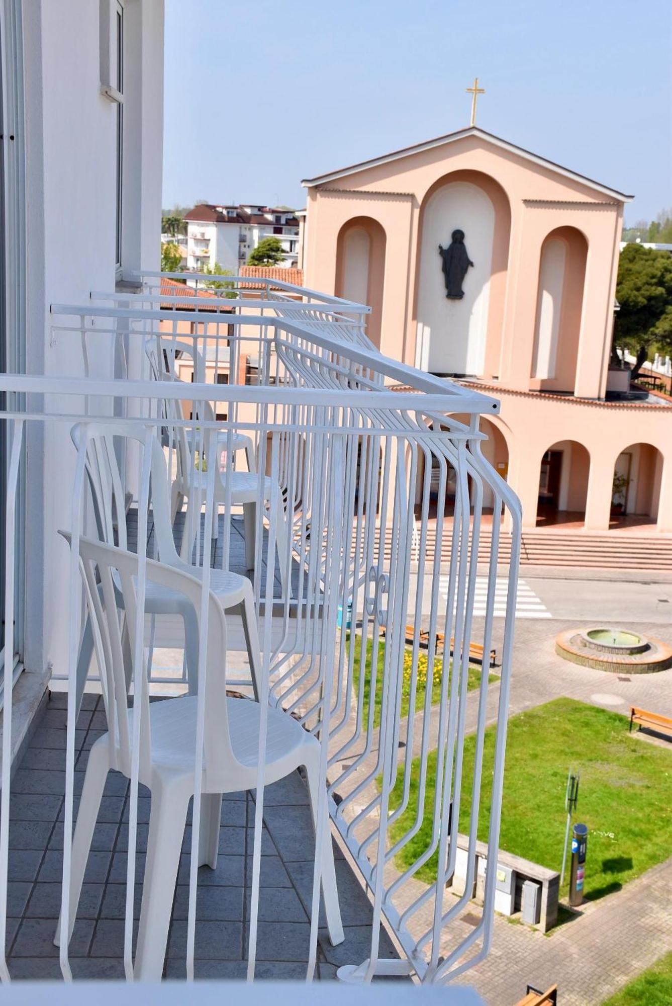 Hotel Portofino Lido di Jesolo Buitenkant foto